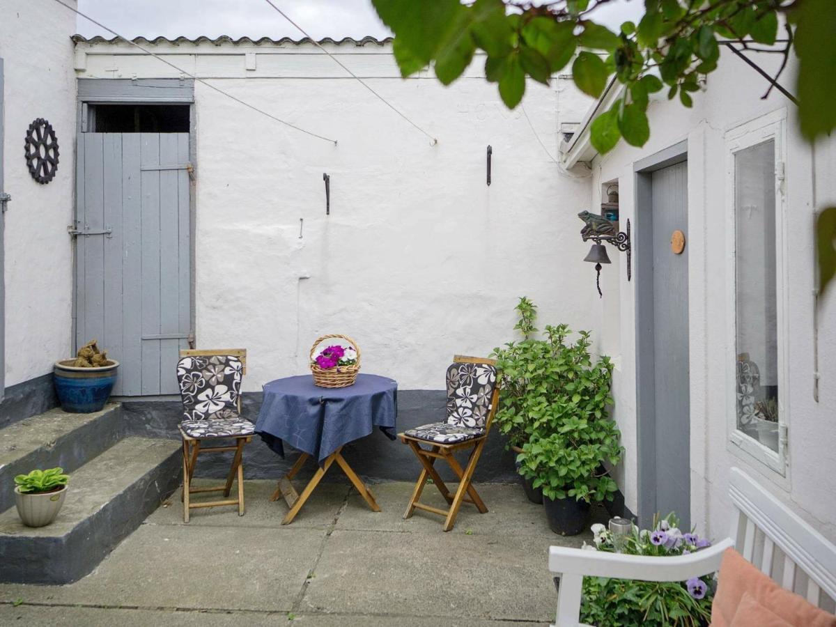 4 Person Holiday Home In Allinge Esterno foto